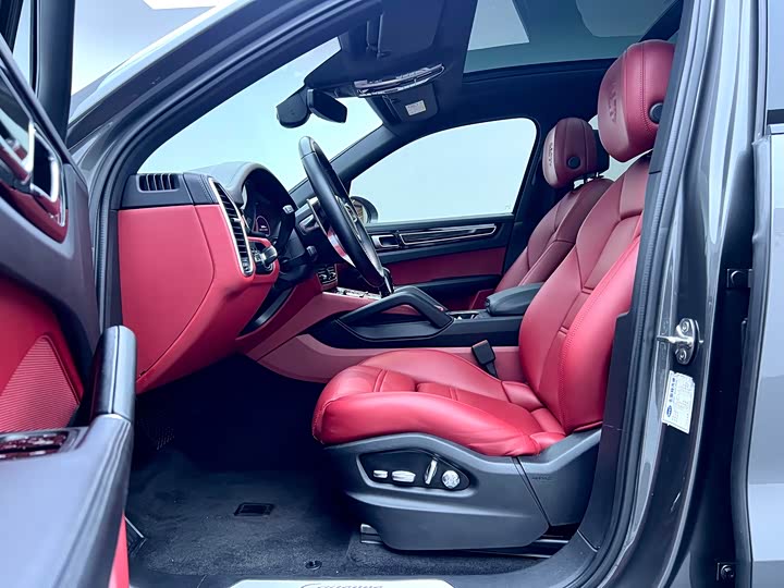 Фото 14 - Porsche Cayenne