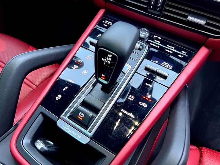 Фото 24 - Porsche Cayenne