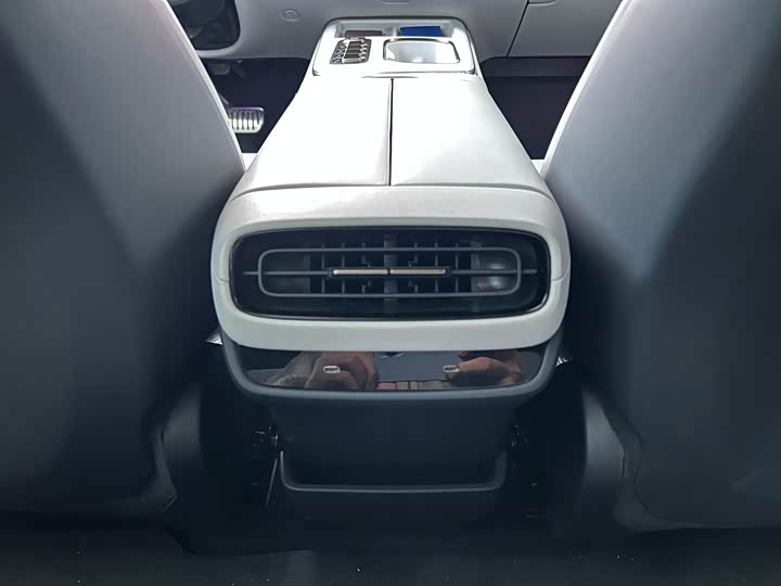 Фото 16 - Xiaomi SU7