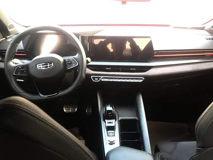 Фото 10 - Geely Binrui