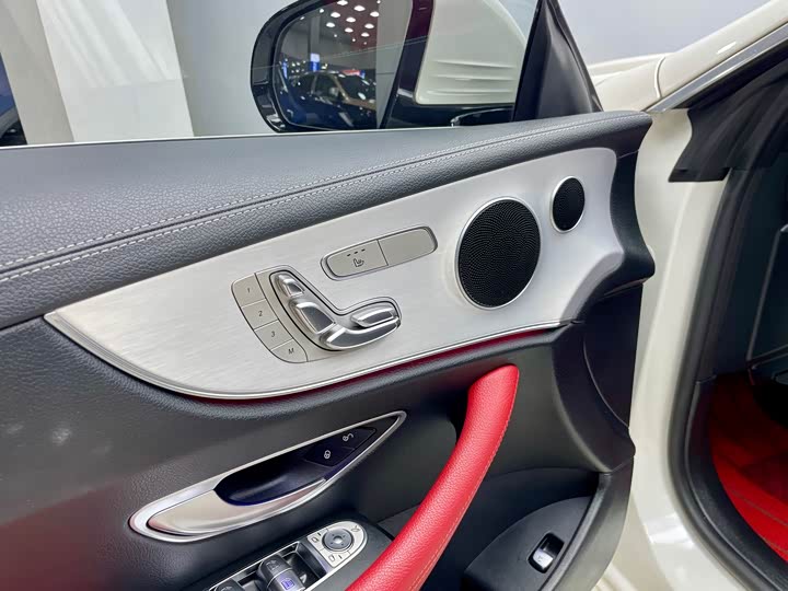 Фото 9 - Mercedes-Benz E-Class