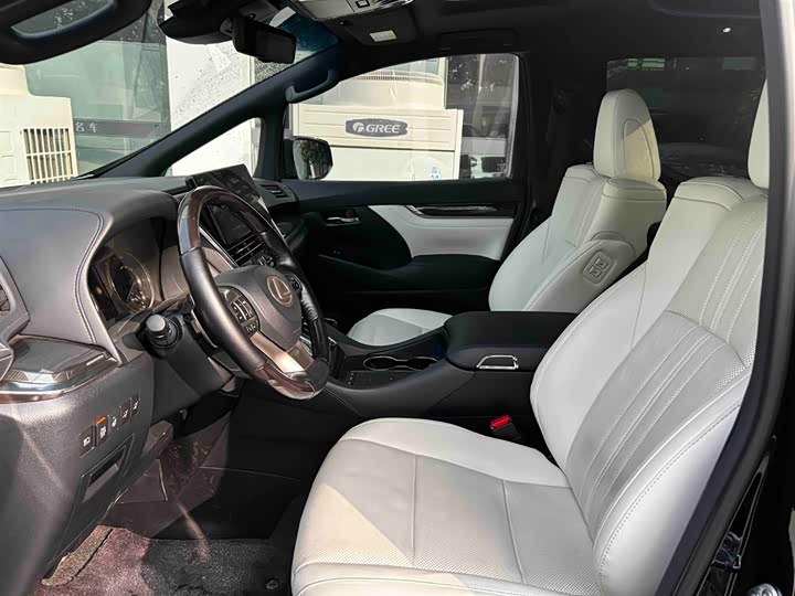 Фото 4 - Lexus LM