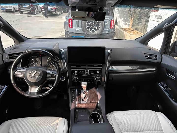 Фото 6 - Lexus LM