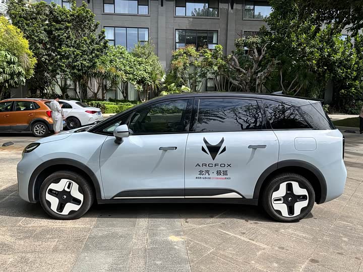 Фото 3 - BAIC Arcfox Kaola