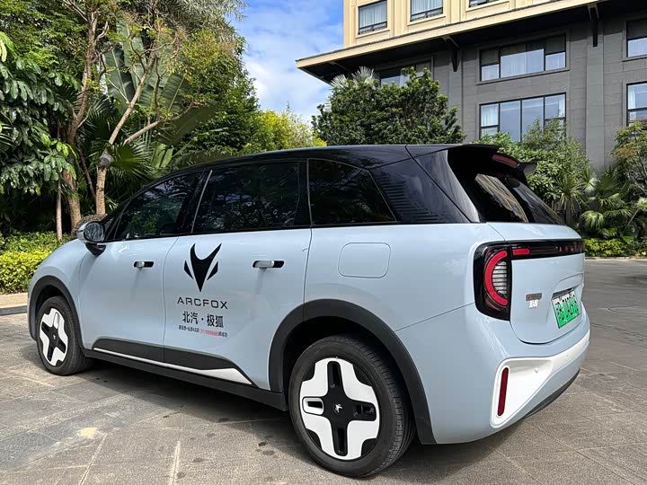 Фото 4 - BAIC Arcfox Kaola