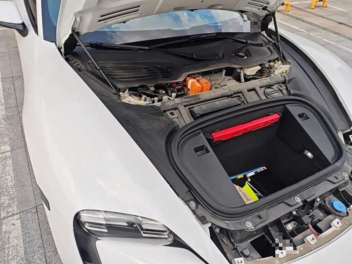 Фото 21 - Porsche Taycan