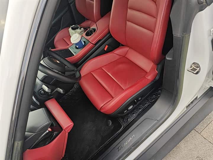 Фото 8 - Porsche Taycan