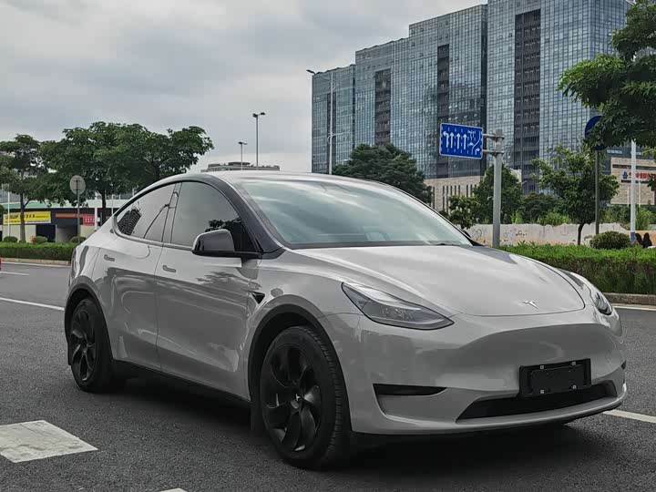 Фото 3 - Tesla Model Y