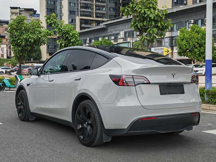 Фото 4 - Tesla Model Y