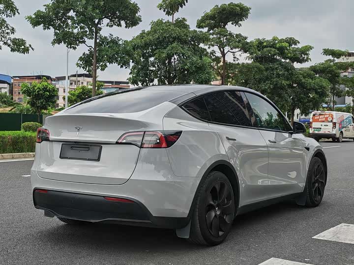 Фото 6 - Tesla Model Y