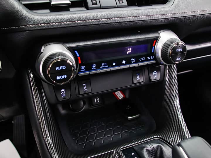 Фото 10 - Toyota RAV4