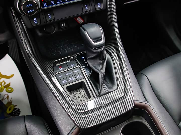 Фото 11 - Toyota RAV4