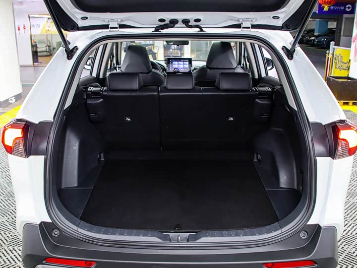 Фото 16 - Toyota RAV4