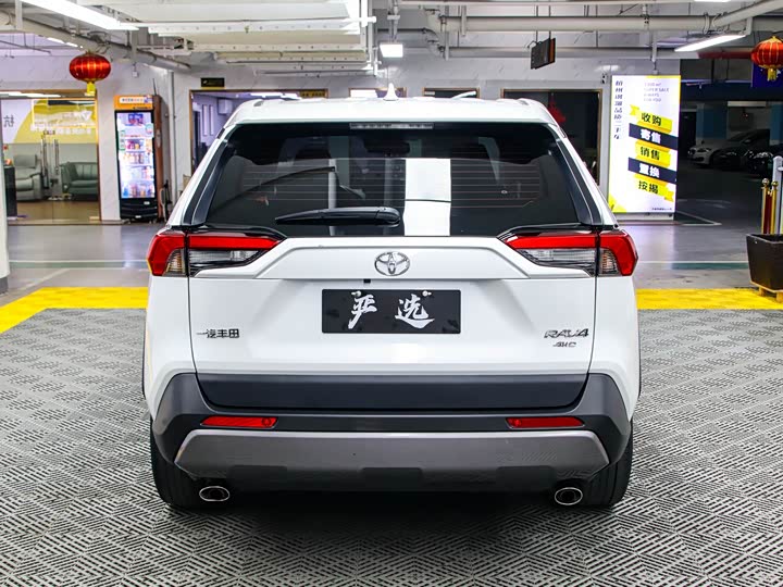 Фото 20 - Toyota RAV4