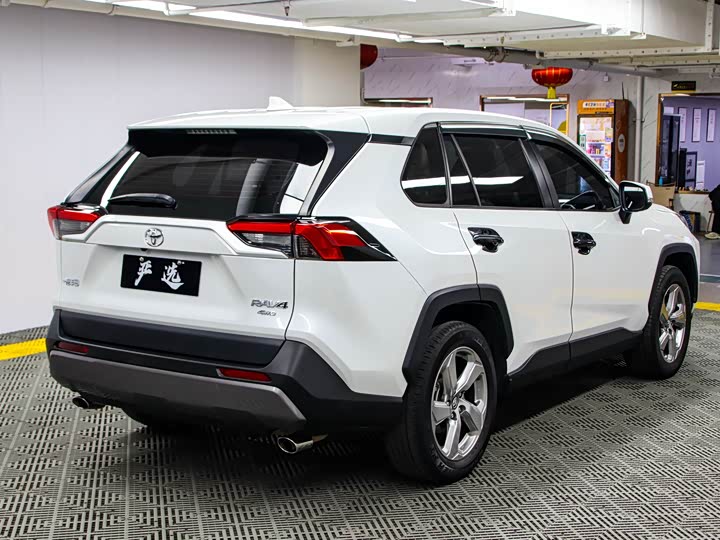 Фото 21 - Toyota RAV4