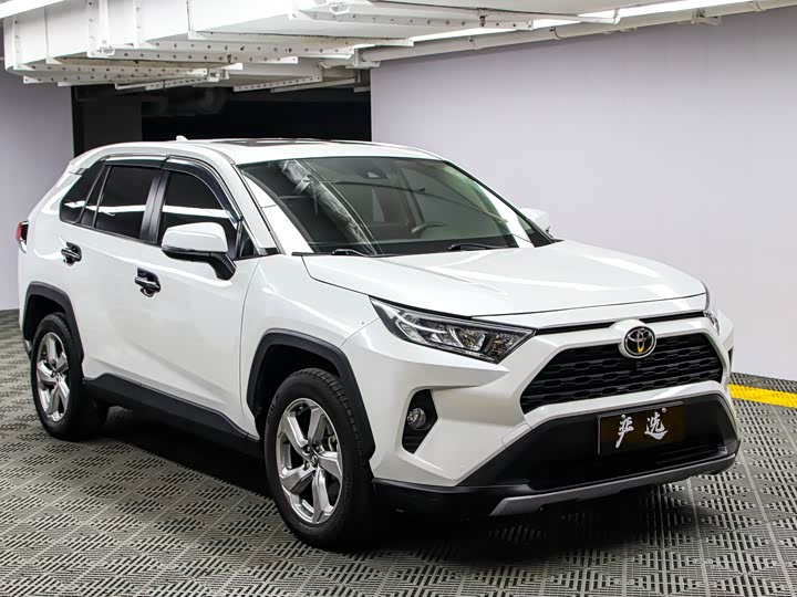 Фото 3 - Toyota RAV4