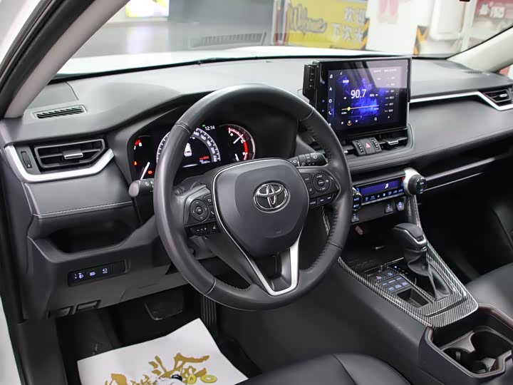 Фото 5 - Toyota RAV4