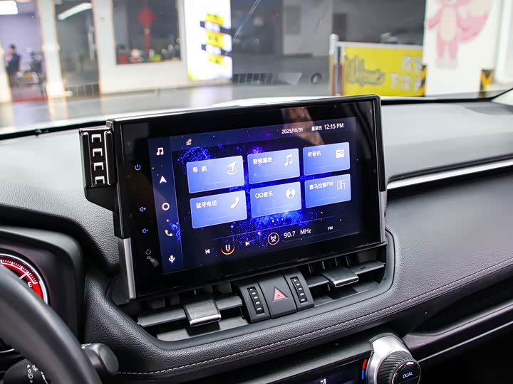 Фото 8 - Toyota RAV4