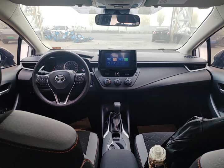 Фото 10 - Toyota Corolla