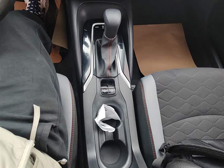 Фото 14 - Toyota Corolla