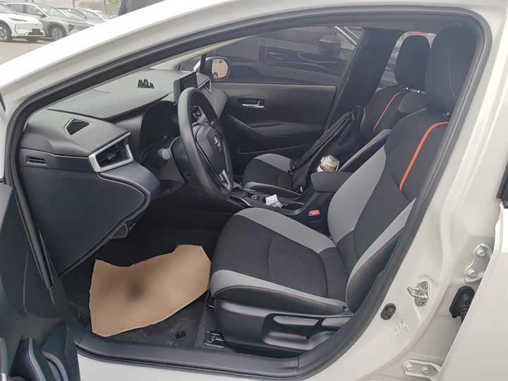 Фото 15 - Toyota Corolla