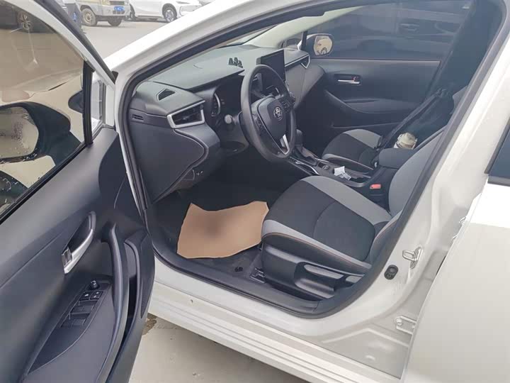 Фото 16 - Toyota Corolla