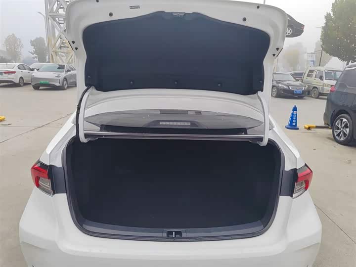 Фото 19 - Toyota Corolla