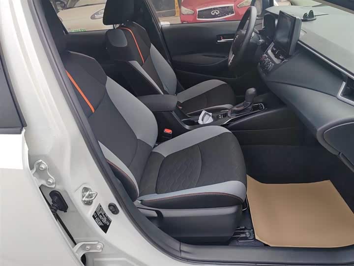 Фото 25 - Toyota Corolla