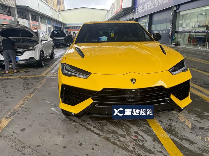 Фото 1 - Lamborghini Urus