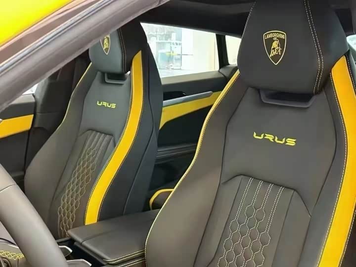 Фото 4 - Lamborghini Urus