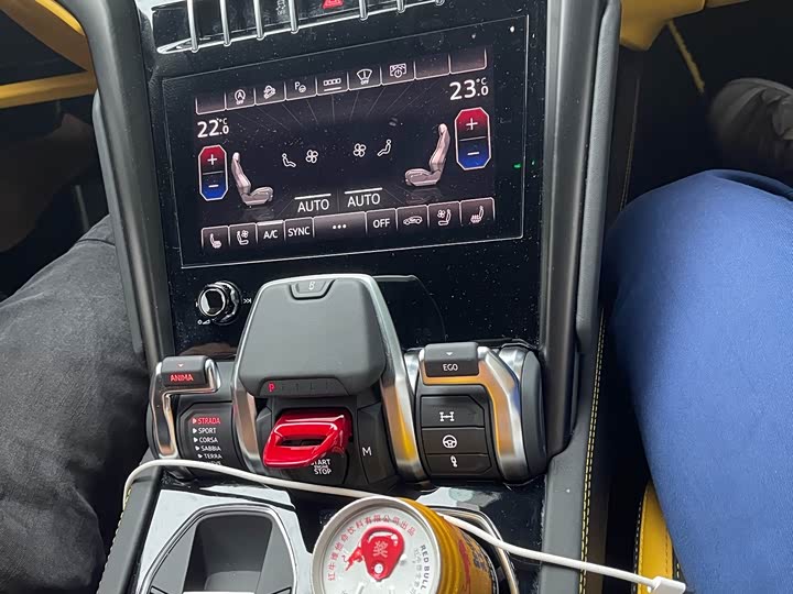 Фото 5 - Lamborghini Urus