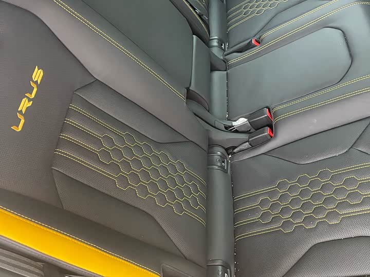 Фото 8 - Lamborghini Urus