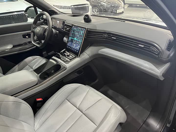 Фото 15 - Nio ES8