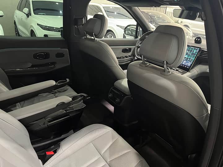 Фото 25 - Nio ES8