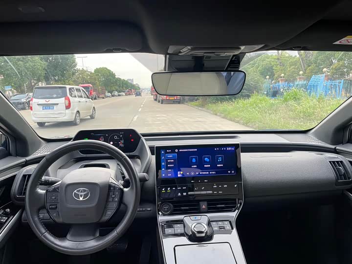 Фото 10 - Toyota bZ4X