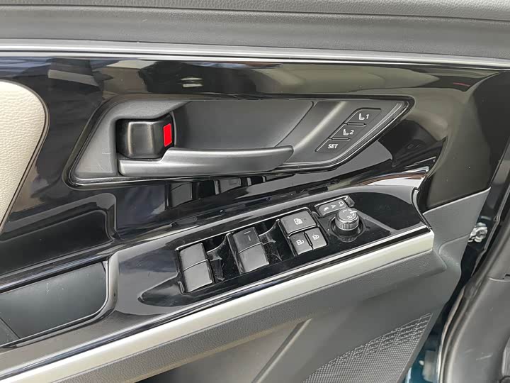 Фото 11 - Toyota bZ4X