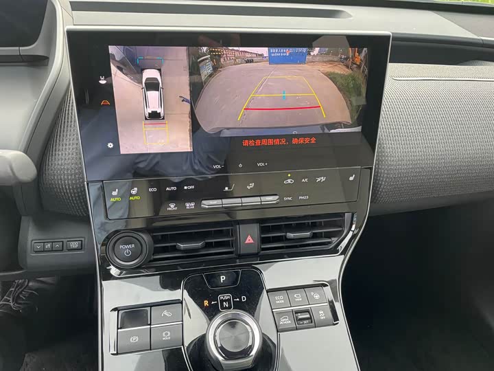 Фото 18 - Toyota bZ4X