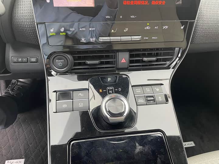 Фото 19 - Toyota bZ4X