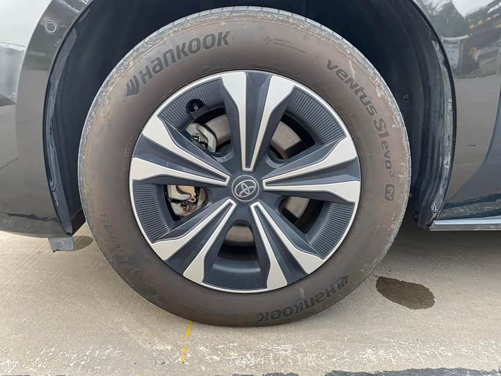 Фото 21 - Toyota bZ4X