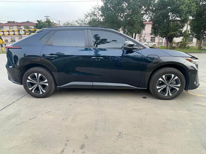 Фото 5 - Toyota bZ4X