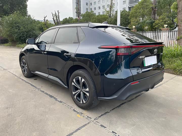 Фото 7 - Toyota bZ4X