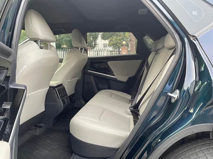 Фото 9 - Toyota bZ4X