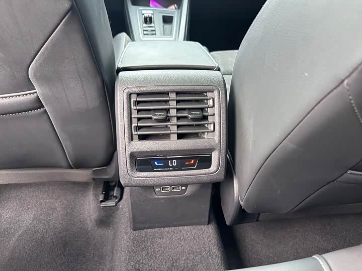 Фото 16 - Volkswagen Golf