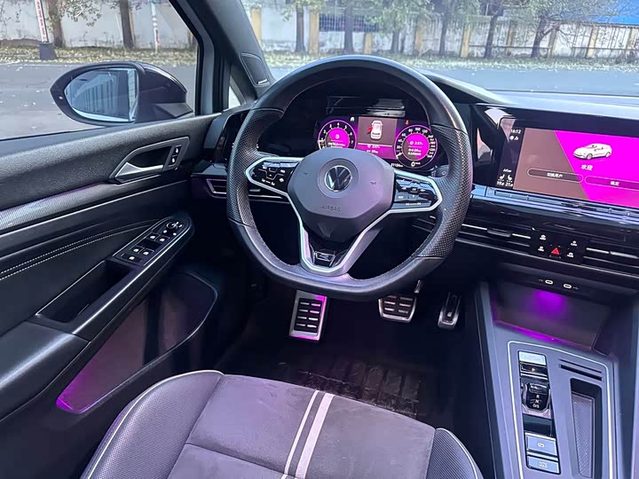 Фото 17 - Volkswagen Golf