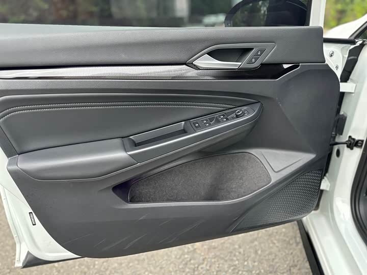 Фото 7 - Volkswagen Golf