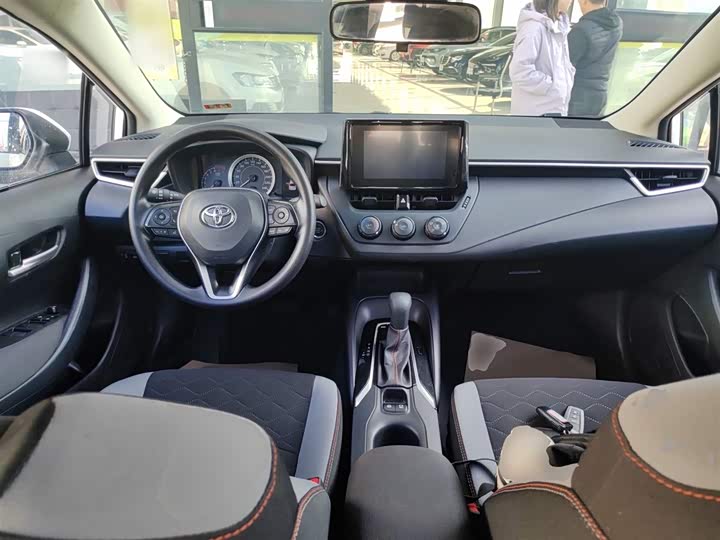 Фото 10 - Toyota Corolla