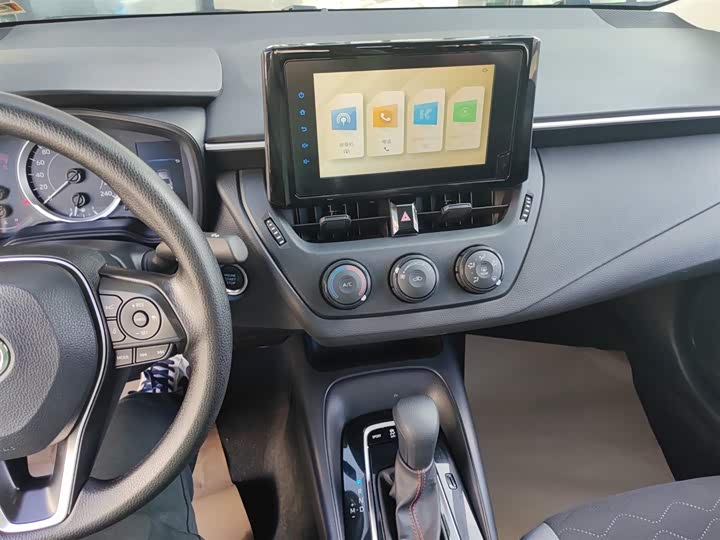 Фото 13 - Toyota Corolla