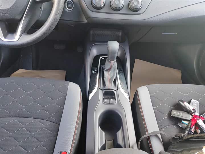 Фото 14 - Toyota Corolla