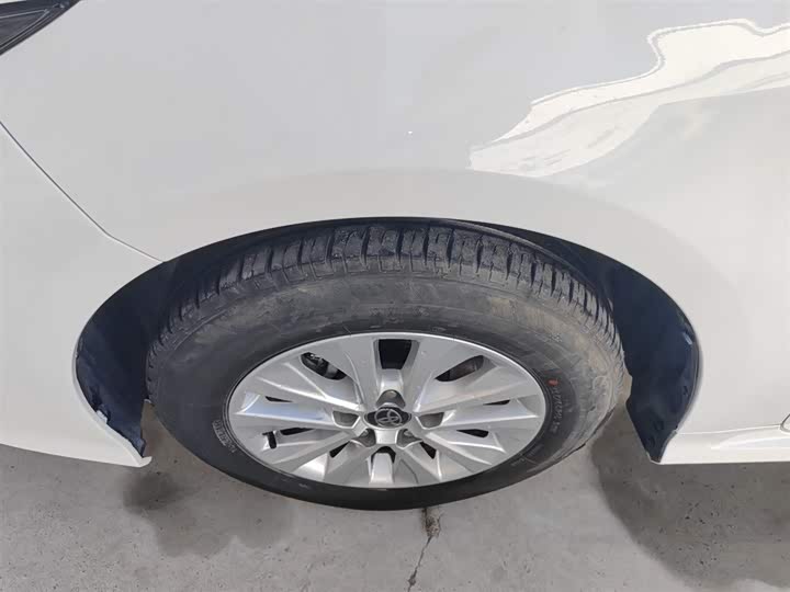 Фото 23 - Toyota Corolla