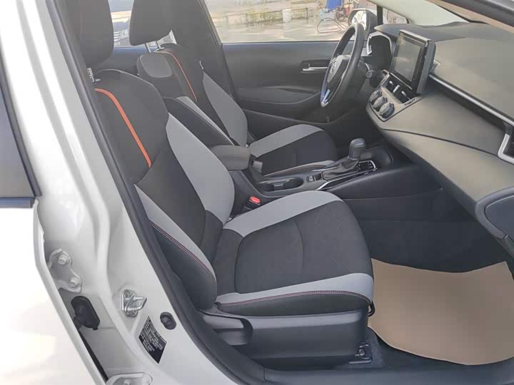 Фото 25 - Toyota Corolla